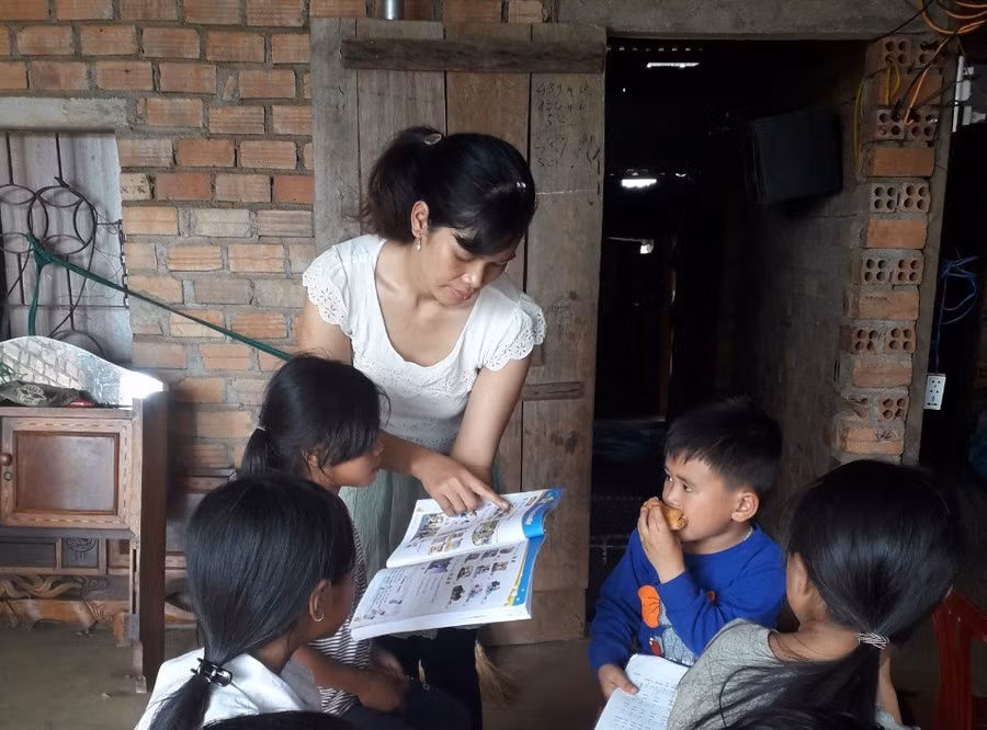 Lớp tiếng Anh miễn phí cho học sinh vùng cao của cô giáo M’Nông - Ảnh 3.