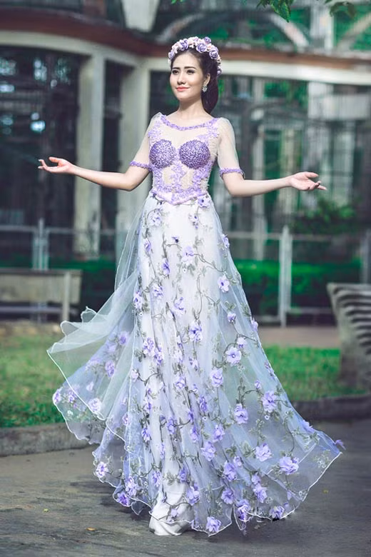 7 kiểu áo dài duyên dáng dự đoán được ưa chuộng nhất trong Tết này ảnh 4 ao-dai-voan-nhieu-ta