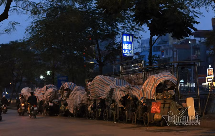 Dan phong toa bai rac Nam Son, Ha Noi rac ngap day duong hinh anh 17