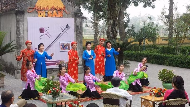 Một buổi sinh hoạt của Câu lạc bộ Dân ca ví dặm