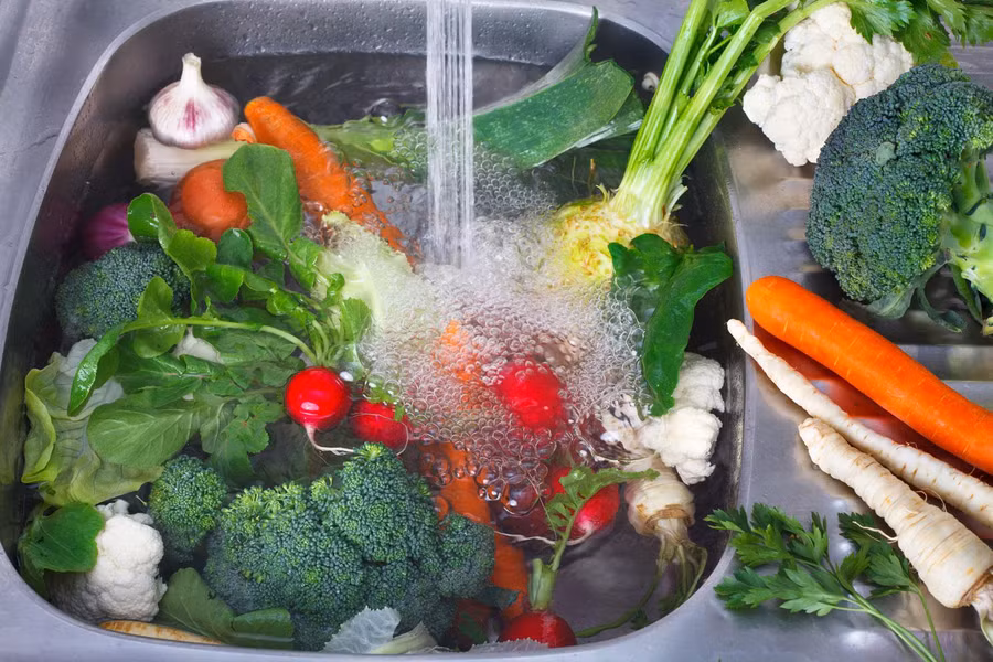 Những sai lầm khi rửa rau vô tình rước bệnh vào người