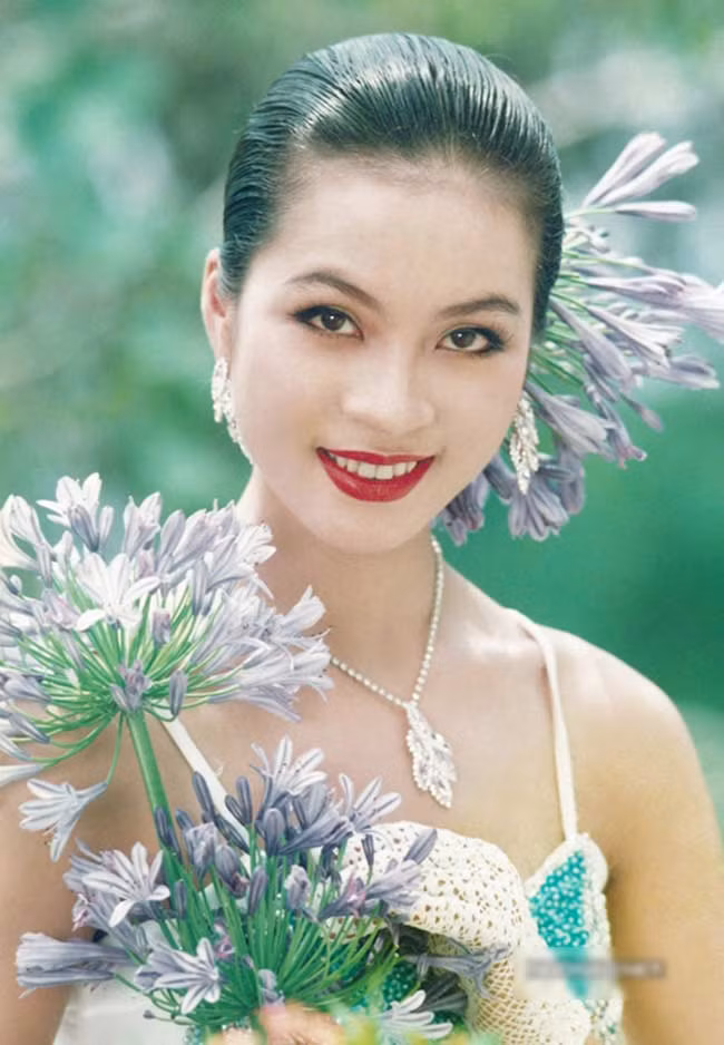 ve dep "bat lao" cua 3 my nhan viet tung quen mat tren cuon lich cua moi nha hinh anh 1