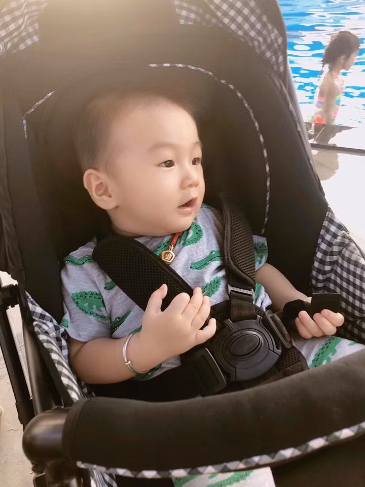 lam khanh chi xinh dep khoe anh con trai cung, fan khen het loi hinh anh 3