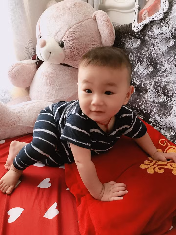 lam khanh chi xinh dep khoe anh con trai cung, fan khen het loi hinh anh 4