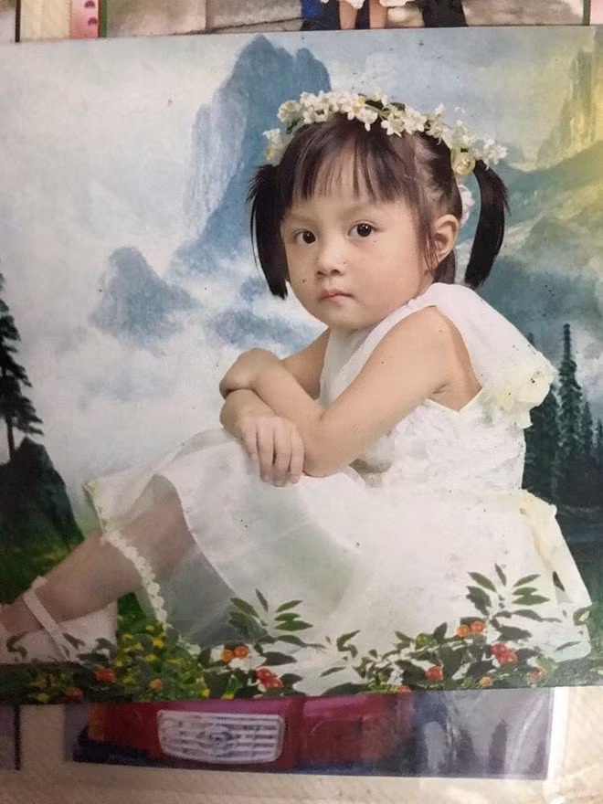 Hội gái xinh mới 17 tuổi đã nổi tiếng rần rần: Toàn cực phẩm học đường, có người được báo Trung ca ngợi với loạt mỹ từ - Ảnh 4.