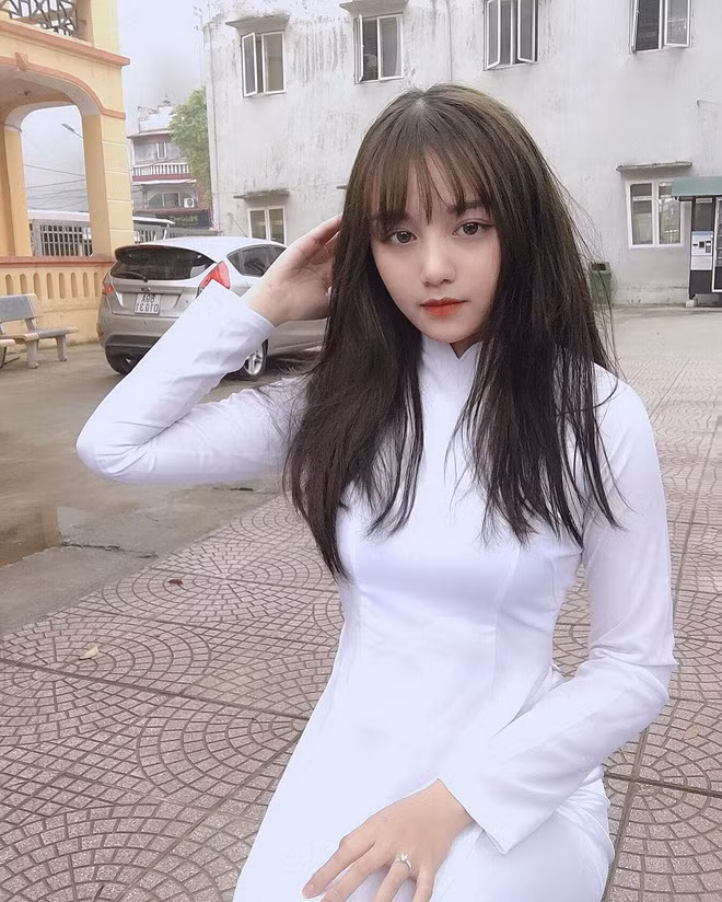 Hội gái xinh mới 17 tuổi đã nổi tiếng rần rần: Toàn cực phẩm học đường, có người được báo Trung ca ngợi với loạt mỹ từ - Ảnh 1.