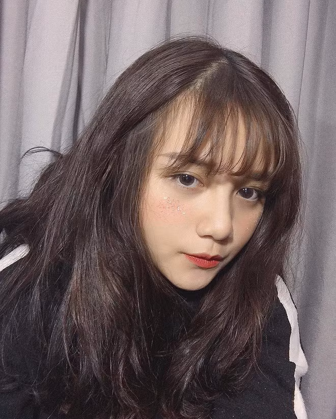 Hội gái xinh mới 17 tuổi đã nổi tiếng rần rần: Toàn cực phẩm học đường, có người được báo Trung ca ngợi với loạt mỹ từ - Ảnh 2.