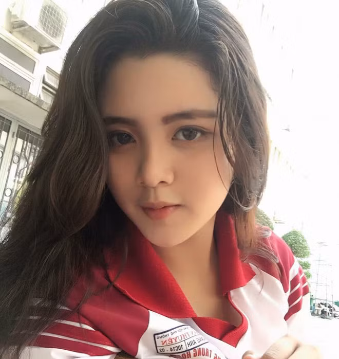 Hội gái xinh mới 17 tuổi đã nổi tiếng rần rần: Toàn cực phẩm học đường, có người được báo Trung ca ngợi với loạt mỹ từ - Ảnh 17.