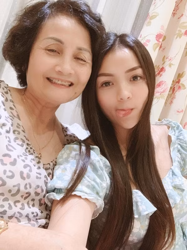 Chia sẻ câu chuyện cảm động, Thủy Top nhắn nhủ: “Con yêu mẹ nhất trên đời” ảnh 4 Empty