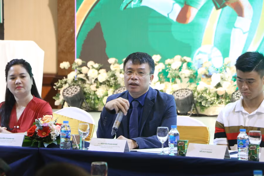 Đại diện Ban tổ chức trao đổi ý kiến, giải đáp câu hỏi liên quan đến giải đấu với các đơn vị truyền thông.