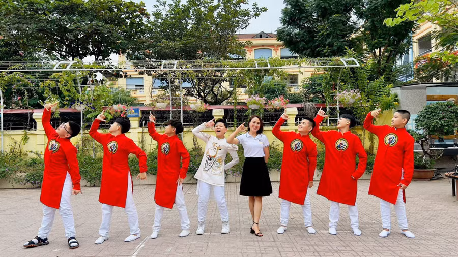 Cô giáo chủ nhiệm Nguyễn Thị Ánh Nguyệt đánh giá cao tinh thần nỗ lực trong học tập, rèn luyện của cậu học trò Lê Song Tùng.