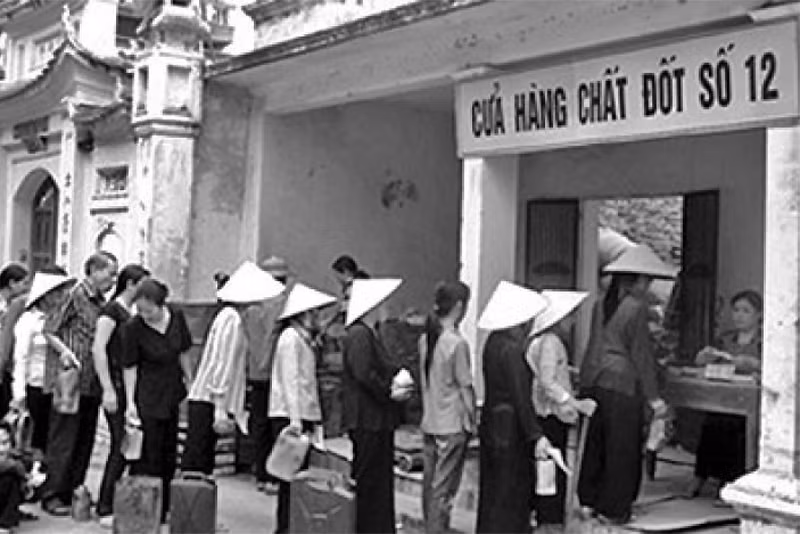 Mẹ làm mậu dịch, con gái được bạn yêu, thầy quý, đắt chồng