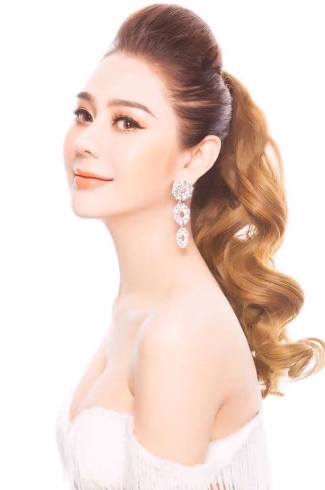 Nỗi đau khó ai thấu của các mỹ nhân chuyển giới Việt