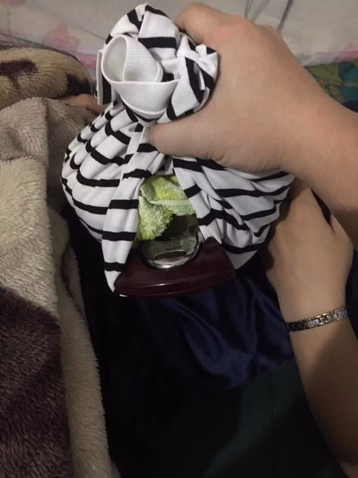vo dau bung giua dem, chong voi lam hanh dong nay khien dan mang "ghen ti" hinh anh 1