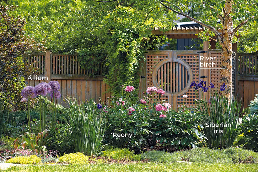 Con đường cỏ xanh tươi tốt luôn có tác dụng vẫy gọi bạn đi lang thang trong khu vườn. (Ảnh: ITN). Con đường cỏ xanh tươi tốt luôn có tác dụng vẫy gọi bạn đi lang thang trong khu vườn. (Ảnh: ITN).