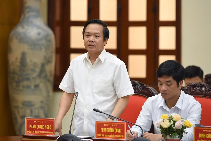 Ông Phạm Quang Ngọc, Chủ tịch UBND tỉnh phát biểu tại buổi làm việc. Ông Phạm Quang Ngọc, Chủ tịch UBND tỉnh phát biểu tại buổi làm việc.
