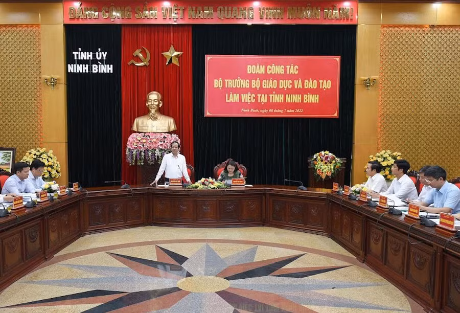 Bộ trưởng Nguyễn Kim Sơn phát biểu tại buổi làm việc. Bộ trưởng Nguyễn Kim Sơn phát biểu tại buổi làm việc.