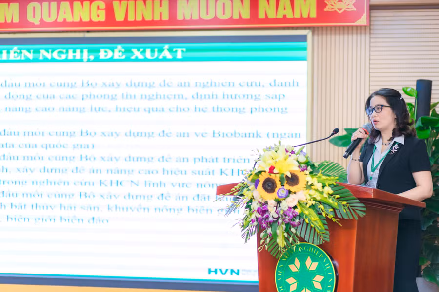 GS.TS. Nguyễn Thị Lan – Bí thư Đảng ủy, Giám đốc Học viện phát biểu tại buổi làm việc.
