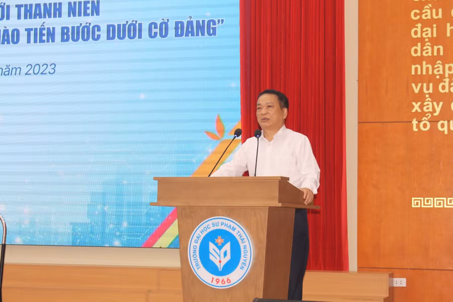 GS.TS Phạm Hồng Quang, Bí thư Đảng uỷ, Chủ tịch Hội đồng Đại học Thái Nguyên phát biểu tại toạ đàm.