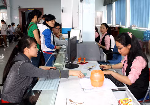 Mua vé tàu Tết tại ga Sài Gòn. Mua vé tàu Tết tại ga Sài Gòn. Ảnh minh họa: Hữu Công.