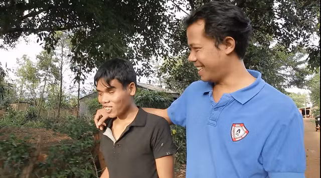 Nghị lực phi thường của chàng trai Ê Đê khiếm thị, sống hiếu thảo ảnh 2