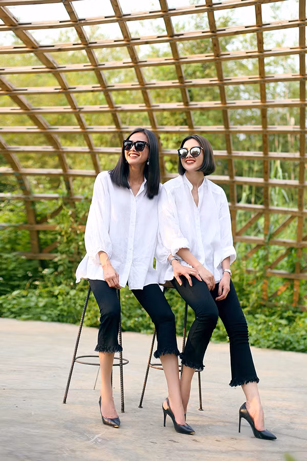 Hình ảnh mới nhất của hoa hậu Dương Mỹ Linh (trái) và diễn viên Anh Thư. Ảnh:Duy Nhất Anh Thư - Dương Mỹ Linh mặc ton-sur-ton, giống nhau như chị em