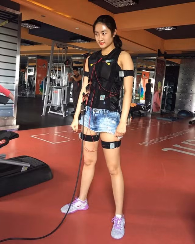 Được biết, trước khi có ý định sinh con, Thu Ngân đã chú trọng chế độ ăn uống và việc tập luyện. Trong lúc mang bầu, cô ăn ít tinh bột và nhiều thịt cá để vẫn đủ chất dinh dưỡng cho con nhưng không bị béo cho mẹ, đồng thời duy trì việc đã tập luyện yoga, gym nhưng ở mức độ nhẹ nhàng hơn để cơ thể vừa khoẻ mạnh vừa săn chắc.