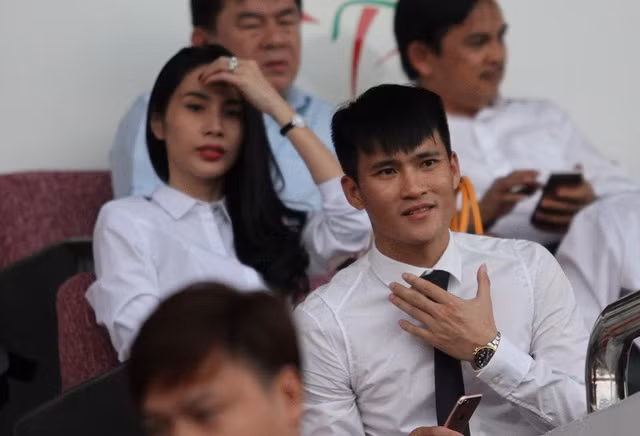 Tự truyện của Công Vinh không chỉ kể câu chuyện bóng đá