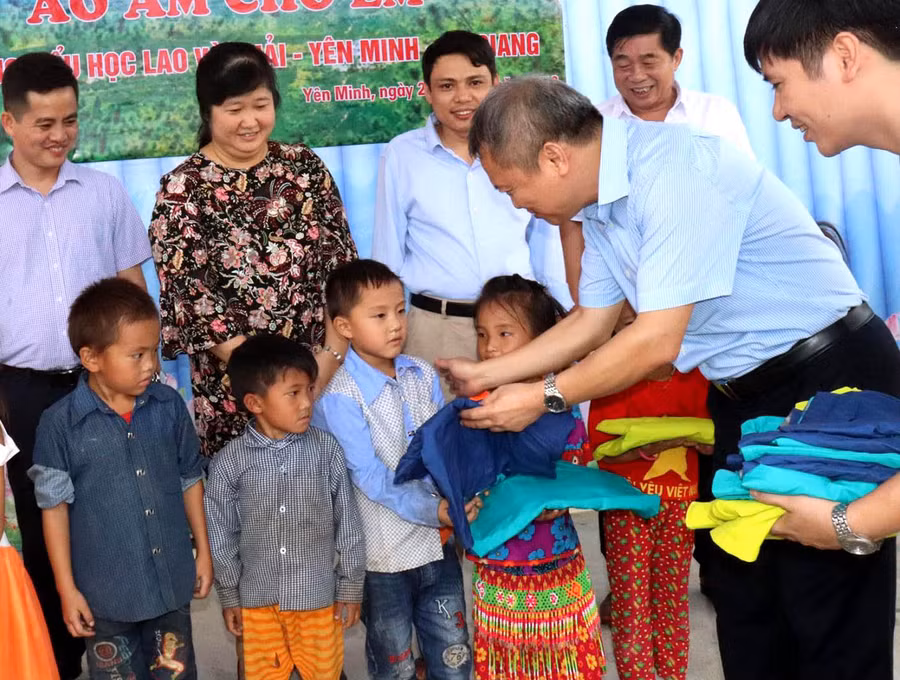 Vì em hiếu học