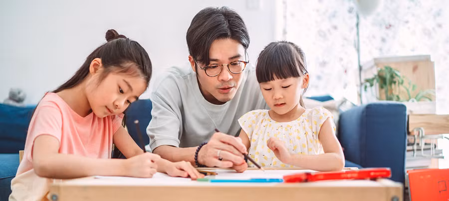 Một lý do khiến trẻ học không tốt là vì chúng được cung cấp thông tin một cách thụ động. (Ảnh: ITN).