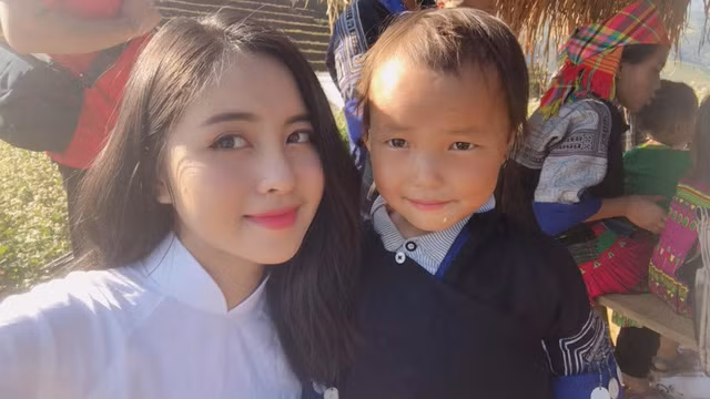 Trần Thu Trang sinh năm 2000, sinh ra tại Yên Bái.