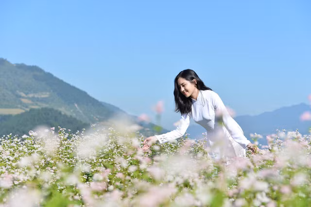  Sau khi những hình ảnh trên được lan toả trên một số diễn đàn, lượng người theo dõi và kết bạn với Trang đã tăng lên nhiều. 