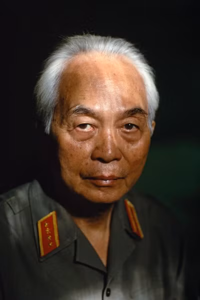 Bức ảnh Đại tướng Giáp mang tên Ngọn núi lửa phủ tuyết. Ảnh: Catherine Karnow.