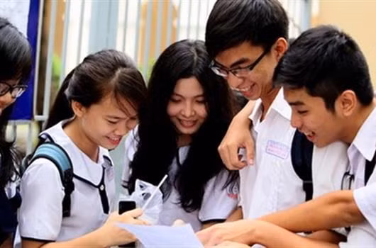 Trao đổi bài sau giờ thi. Ảnh minh họa Trao đổi bài sau giờ thi. Ảnh minh họa
