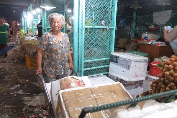 co gai tron khoi dam cuoi, theo nguoi dan ong la 54 nam truoc gio ra sao? hinh anh 3