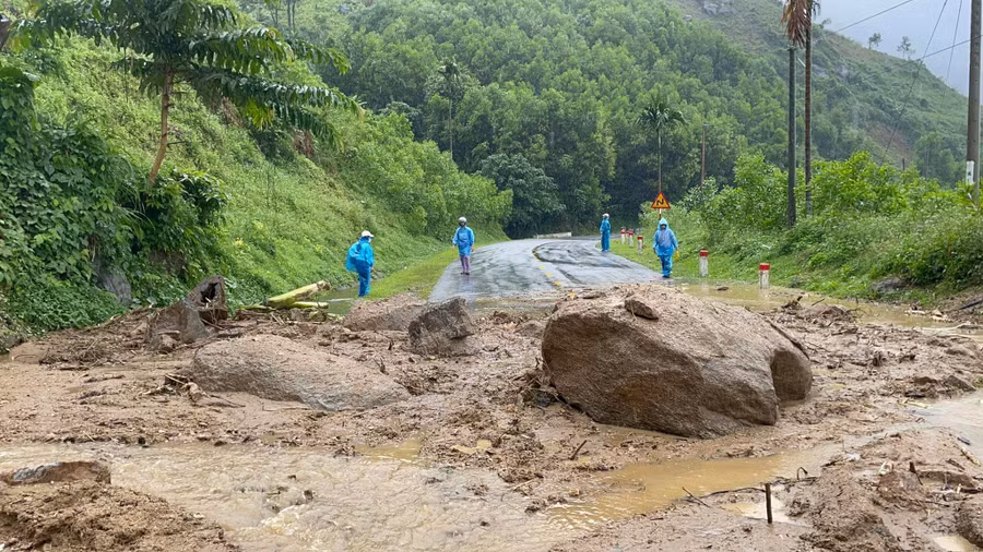 Vị trí sạt lở trên đèo Vi Ô Lắc đoạn qua địa bàn Quảng Ngãi. (Ảnh: Ba Tơ)