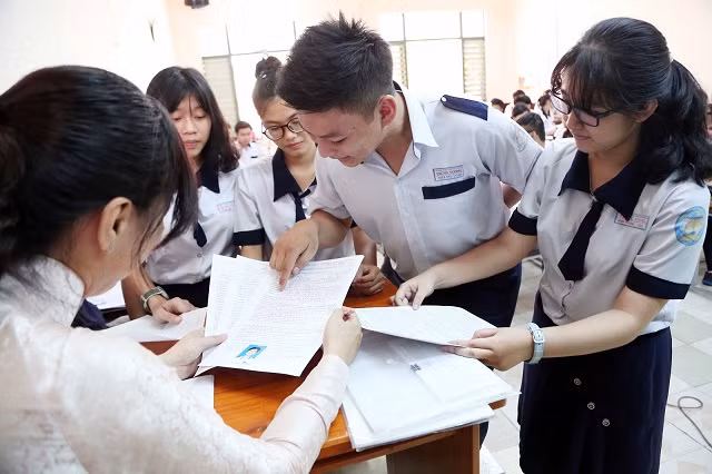 Tỉnh táo điều chỉnh nguyện vọng và nộp nguyện vọng xét tuyển là lời khuyên của các chuyên gia tuyển sinh dành cho thí sinh Tỉnh táo điều chỉnh nguyện vọng và nộp nguyện vọng xét tuyển là lời khuyên của các chuyên gia tuyển sinh dành cho thí sinh