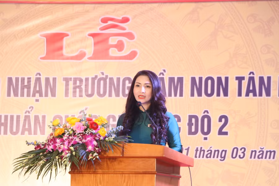 Cô Đỗ Thị Hằng - Hiệu trưởng Trường Mầm non Tân Hội B điểm lại quá trình phát triển của nhà trường. Cô Đỗ Thị Hằng - Hiệu trưởng Trường Mầm non Tân Hội B điểm lại quá trình phát triển của nhà trường.