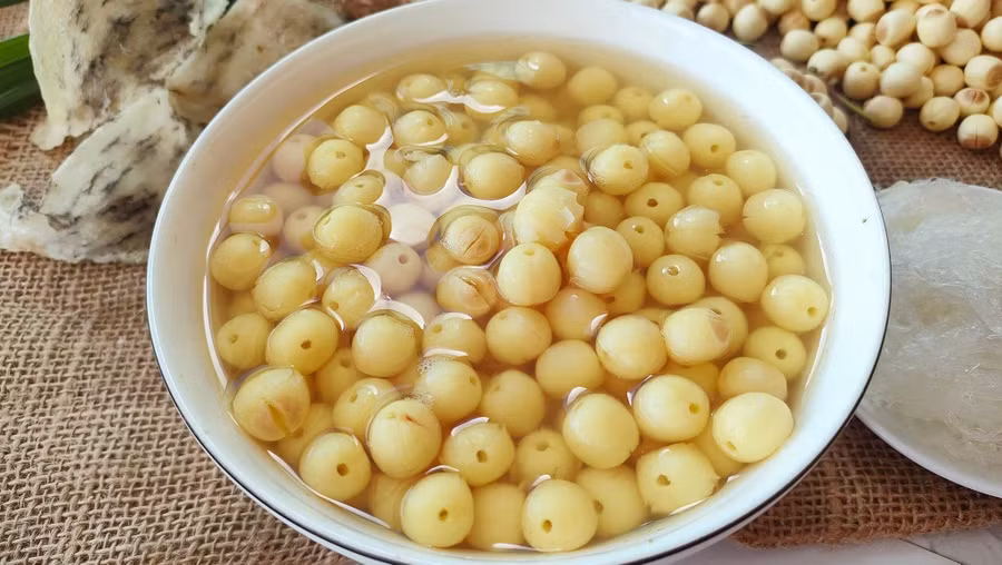 Hấp chín hạt nở bung, ăn bùi bùi rất thơm. Hấp chín hạt nở bung, ăn bùi bùi rất thơm.