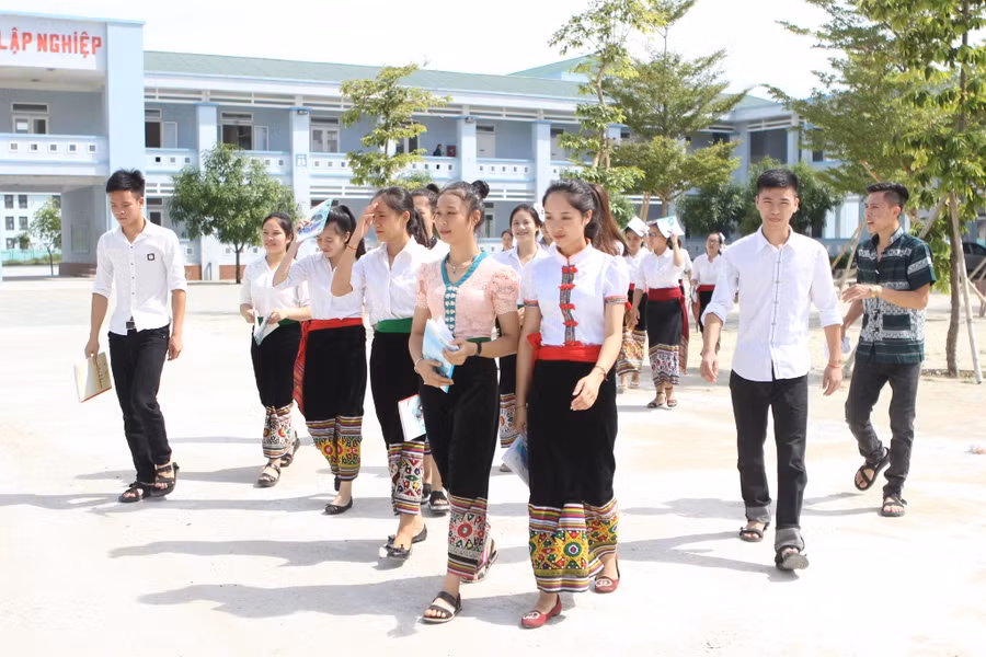 . Những ngày này, các em học sinh trường THPT Dân tộc nội trú số 2 tỉnh Nghệ An cũng đã trở lại trường đi học