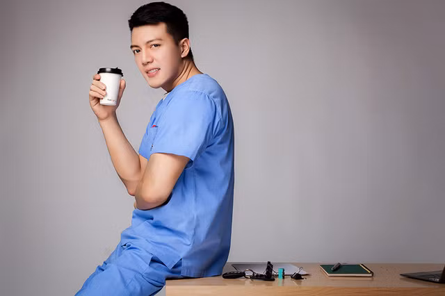 Bác sĩ “hot boy” cao 1m82, đẹp trai như người mẫu ảnh 10