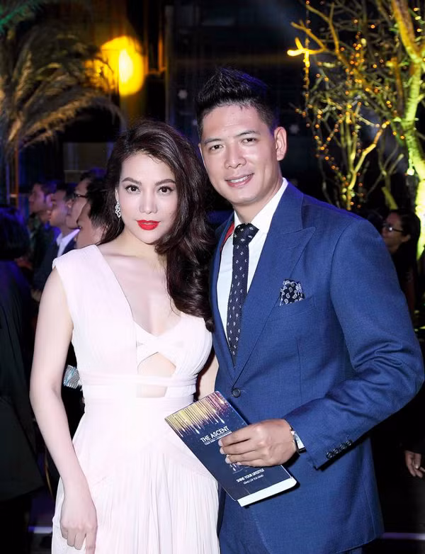 Sau thành công của "39 độ yêu", Bình Minh được mời tham gia phim truyền hình "Công ty thời trang", đóng cặp cùngTrương Ngọc Ánh. Bình Minh từng chia sẻ, Trương Ngọc Ánh không chỉtruyềnkinh nghiệm về diễn xuất mà còn cứu anh trong nhiều tình huống khó của nhân vật.Bên cạnh đó, người đẹp "Áo lụa Hà Đông" còn gián tiếp giúp Bình Minh có cơ hội gặp gỡ bà xã hiện tại khi rủ Anh Thơ đi quay phim cùng trong thời gian thực hiện "Công ty thời trang" ở Đà Lạt.Trương Ngọc Ánh hiện vẫn là một trong nhữngngười bạn thân thiết nhấtcủa gia đình Bình Minh - Anh Thơ. binh-minh-va-12-nguoi-tinh-man-anh-xinh-dep-nhat-showbiz-viet-1