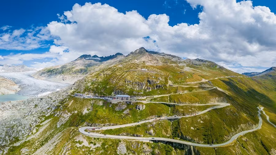 Bi an khach san 4 mat tien bi bo hoang tren nui Alps hinh anh 2 