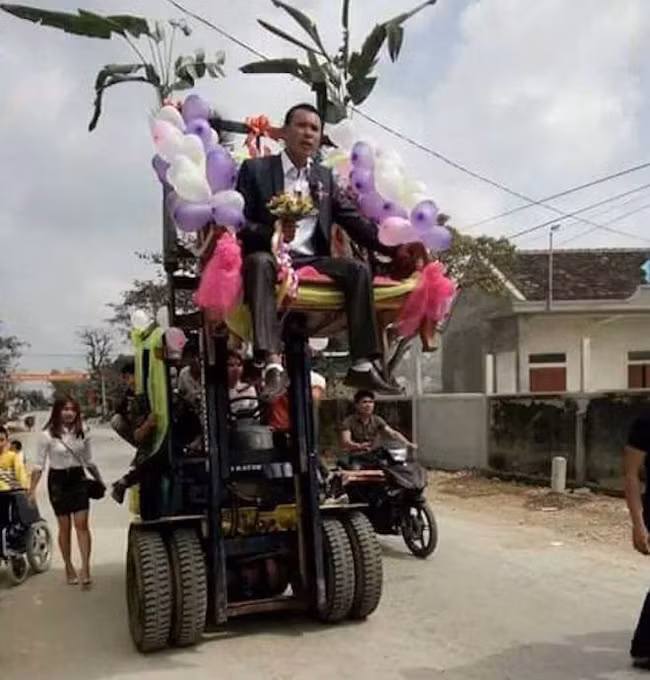 Cứ tưởng nhà "hoàn cảnh" phải rước dâu bằng xe đạp, người cùng làng tiết lộ bí mật về gia thế chú rể khiến ai nấy bất ngờ - Ảnh 6.