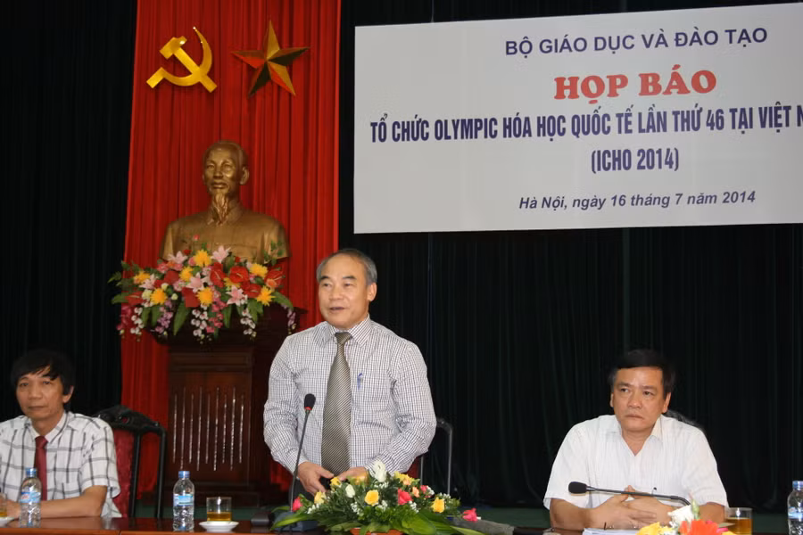 Thứ trưởng Nguyễn Vinh Hiển chủ trì họp báo