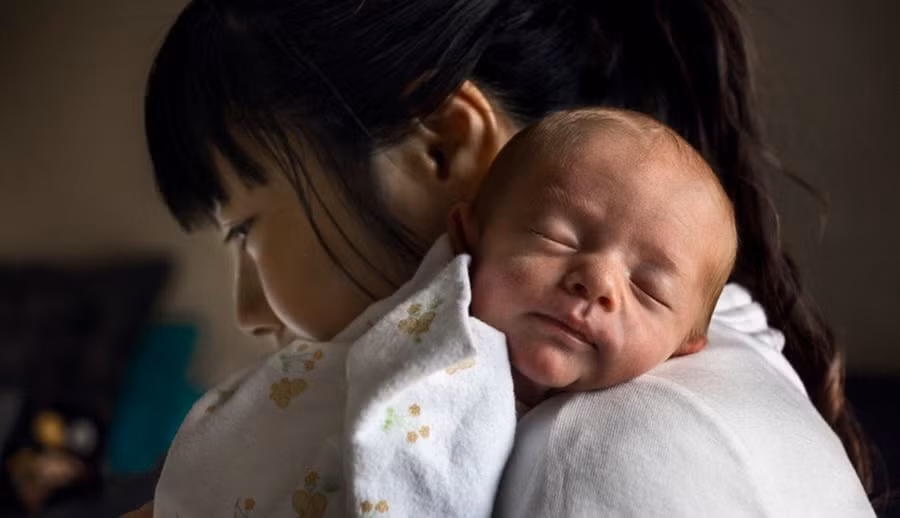 Vợ cay đắng vì nhà chồng giàu có thẳng tay làm một việc khi mình sinh con gái