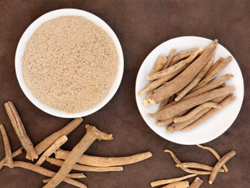 Hạt mè đen + Hạnh nhân + thảo dược Ashwagandha với sữa: Ashwagandha được biết là duy trì sự bài tiết HGH (nhân hormon tăng trưởng) trong cơ thể. Đó là lý do tại sao nó rất hiệu quả khi tăng chiều cao. Nó cũng được biết đến để cải thiện sức khỏe và mật độ xương. Hạt mè đen chứa các chất chống oxy hoá, vitamin B và sắt. Ngoài ra, là một nguồn canxi tốt, chúng giúp duy trì và phát triển sức khoẻ xương. Hạnh nhân giàu canxi, magiê và kali, là những khoáng chất cần thiết cho sự phát triển của xương. Tất cả những thành phần này kết hợp với sữa chắc chắn sẽ làm tăng chiều cao của bạn. Trộn một thìa bột ashwagandha, bột hạnh nhân và mè đen với sữa ấm và uống nó mỗi đêm trước khi đi ngủ.