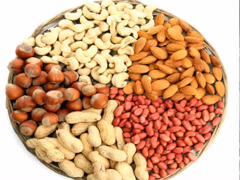 Quả hạch là đồ ăn nhẹ lành mạnh và thơm ngon cũng rất bổ dưỡng. Các vitamin, khoáng chất và axit amin có trong chúng sẽ giúp sửa chữa các mô cơ thể và thúc đẩy sự phát triển của xương và cơ bắp mới và do đó làm chiều cao tăng lên.