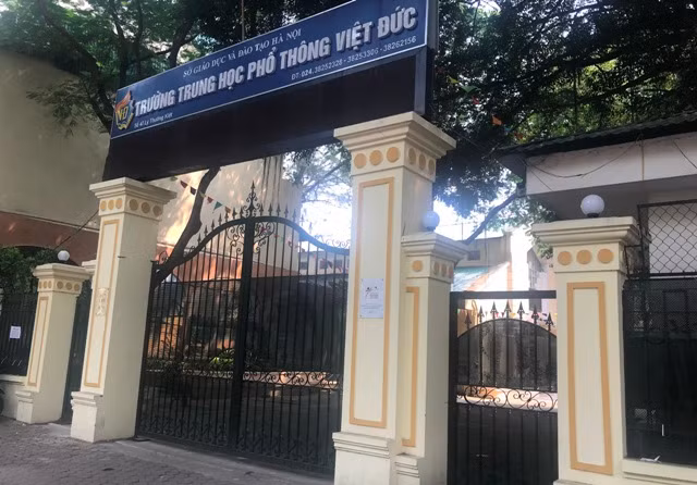 Điểm thi duy nhất tại Hà Nội trong đợt 2 thi tốt nghiệp THPT chỉ có 7 thí sinh nhưng đảm bảo an toàn, nghiêm túc, đóng cổng ngay sau khi thí sinh vào phòng thi.