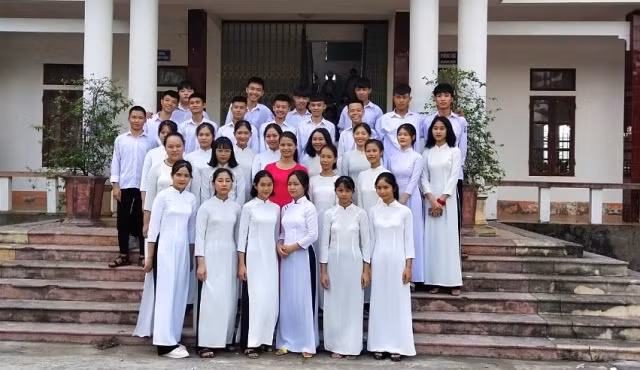 Trao giải và phát động Cuộc thi “Những kỷ niệm sâu sắc về thầy cô và mái trường mến yêu” ảnh 15